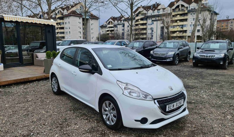 Peugeot 208 full