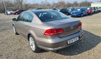 Volkswagen Passat full