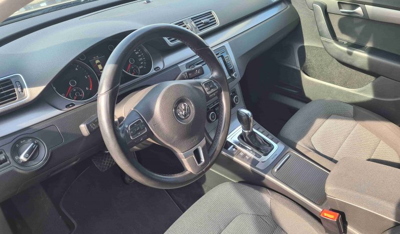 Volkswagen Passat full