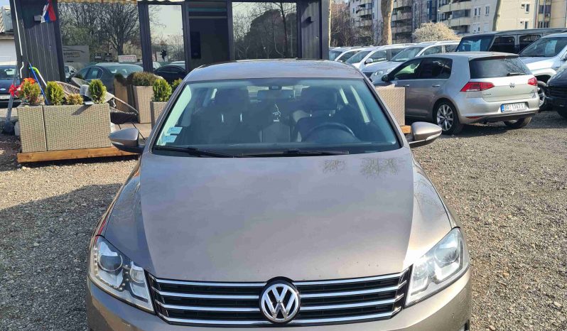 Volkswagen Passat full