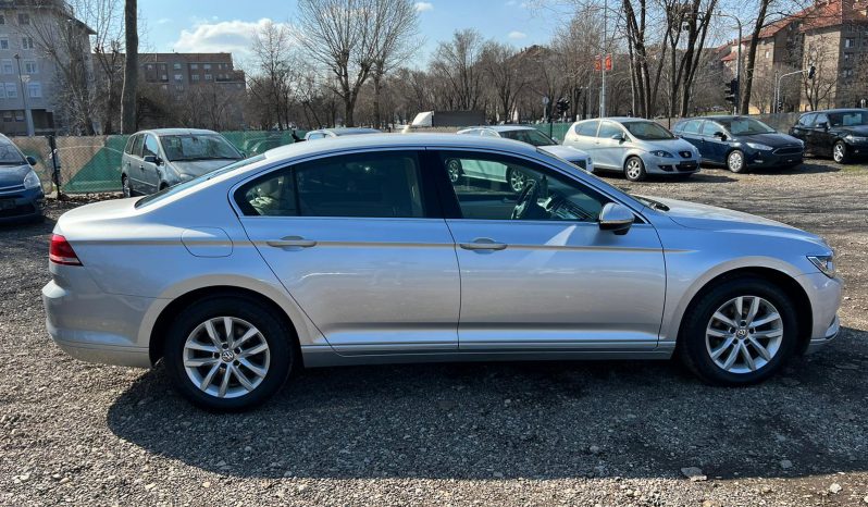 Volkswagen Passat full