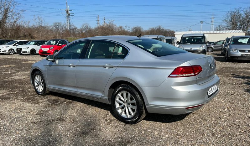 Volkswagen Passat full