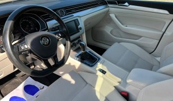 Volkswagen Passat full