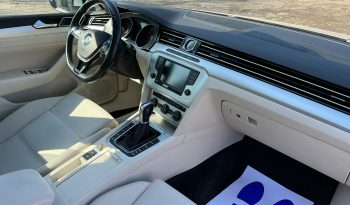 Volkswagen Passat full